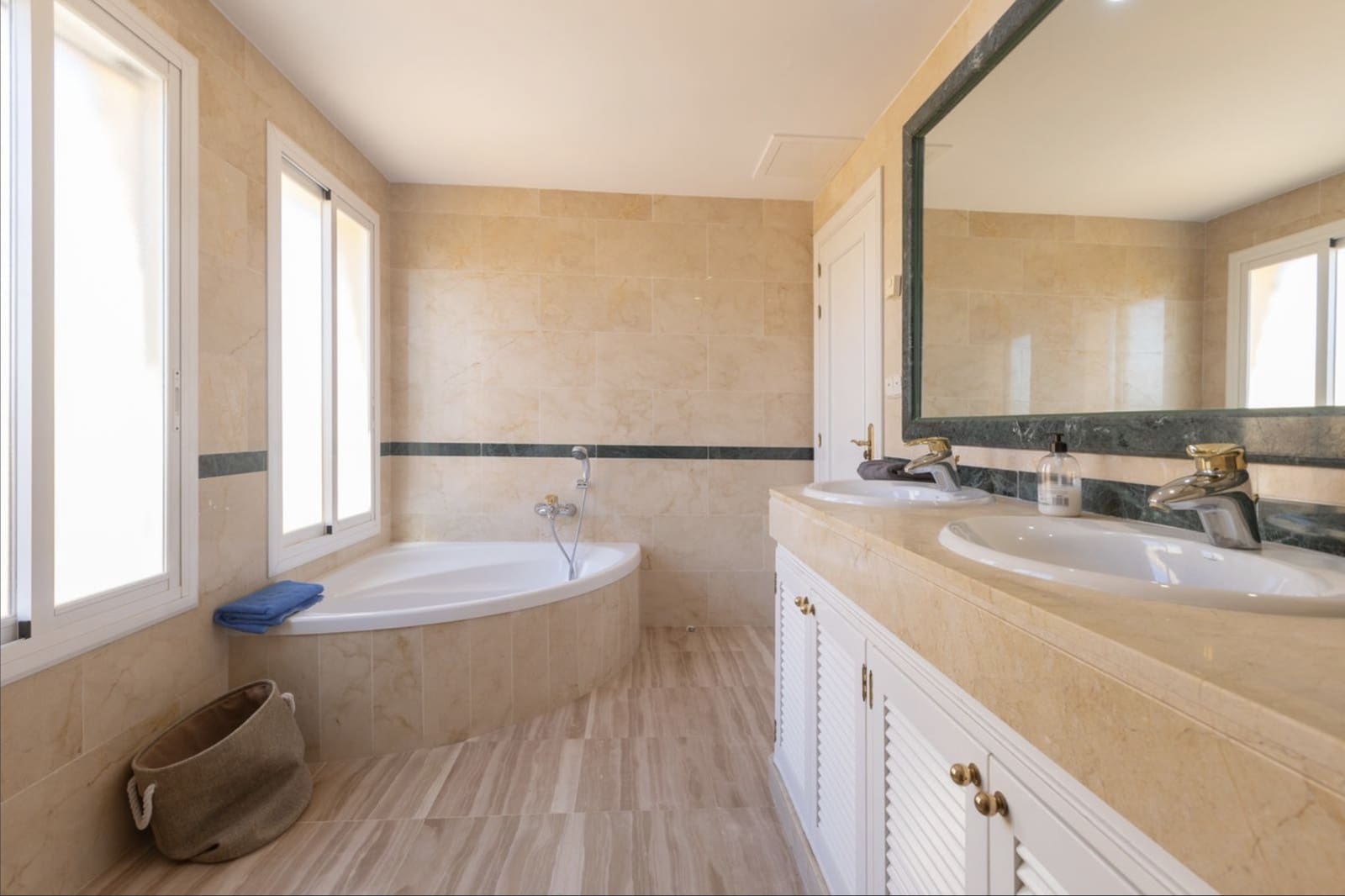 Ático de 4 habitaciones en Marbella en venta con piscina garaje - 1.530.000 € (Ref: 8773299)
