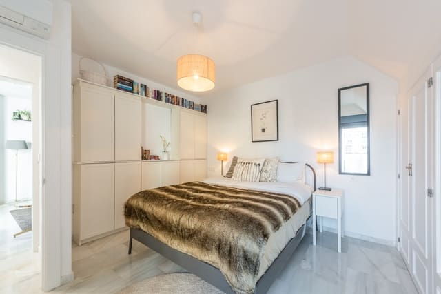 1 soverom Penthouse til salgs i Zona Puerto Deportivo, Fuengirola - € 298 000 (Ref: 8783647)
