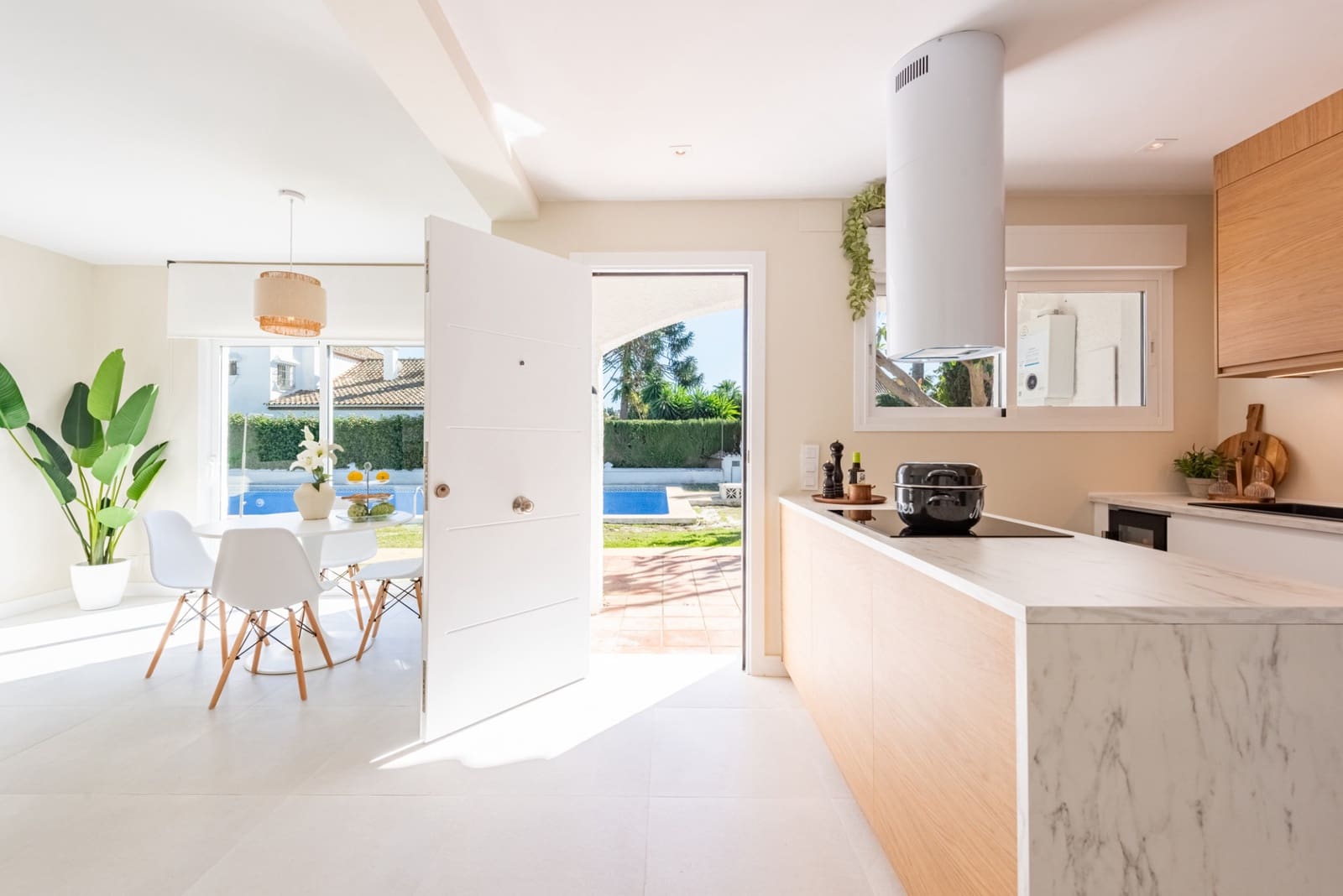 2 bedroom Apartment for sale in San Pedro de Alcantara with pool garage - € 529,000 (Ref: 8786313)