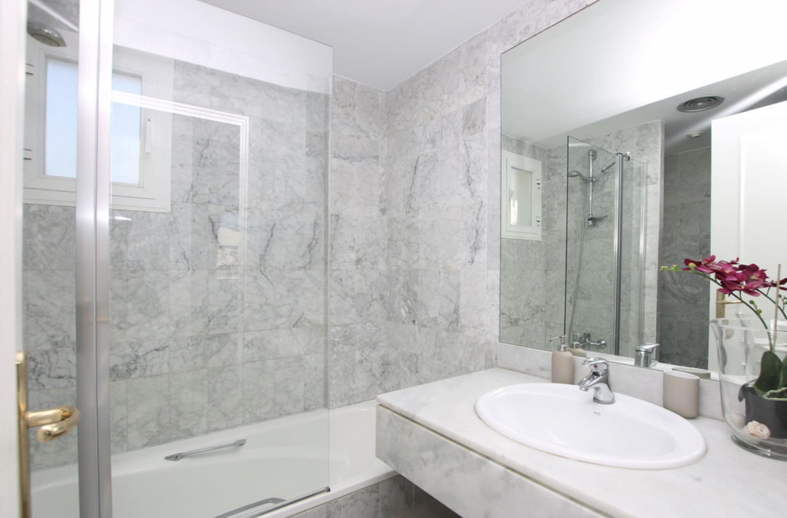 3 soverom Penthouse til salgs i Nueva Andalucia med svømmebasseng garasje - € 699 000 (Ref: 8792270)