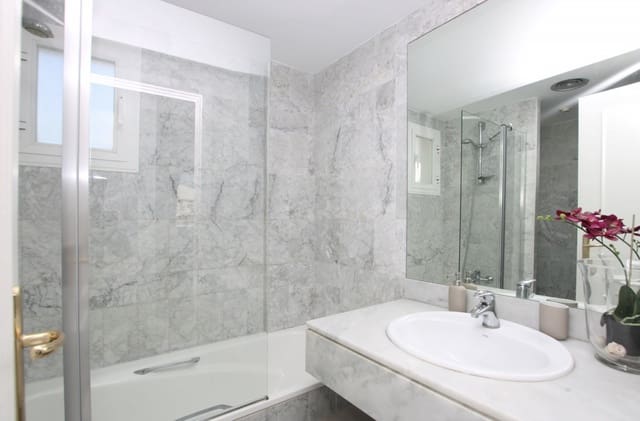 3 soverom Penthouse til salgs i Nueva Andalucia, Marbella med svømmebasseng garasje - € 699 000 (Ref: 8792270)