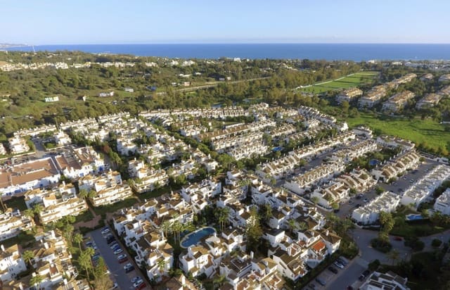 3 soverom Penthouse til salgs i Nueva Andalucia, Marbella med svømmebasseng garasje - € 699 000 (Ref: 8792270)