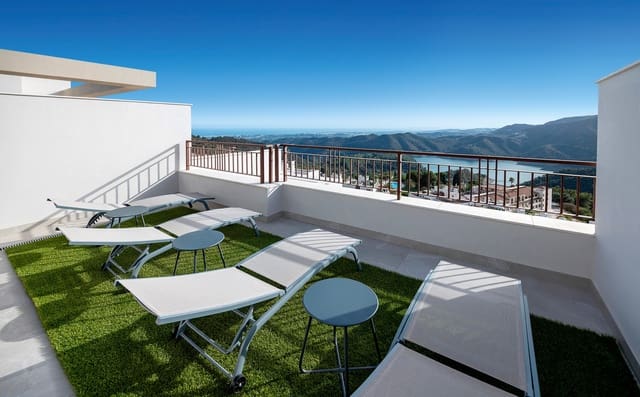 3 bedroom Townhouse for sale in Istán with pool garage - € 620,000 (Ref: 8869479)