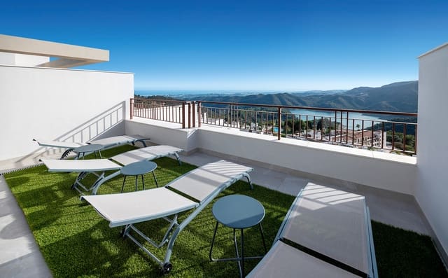 3 bedroom Townhouse for sale in Istán with pool garage - € 620,000 (Ref: 8869479)