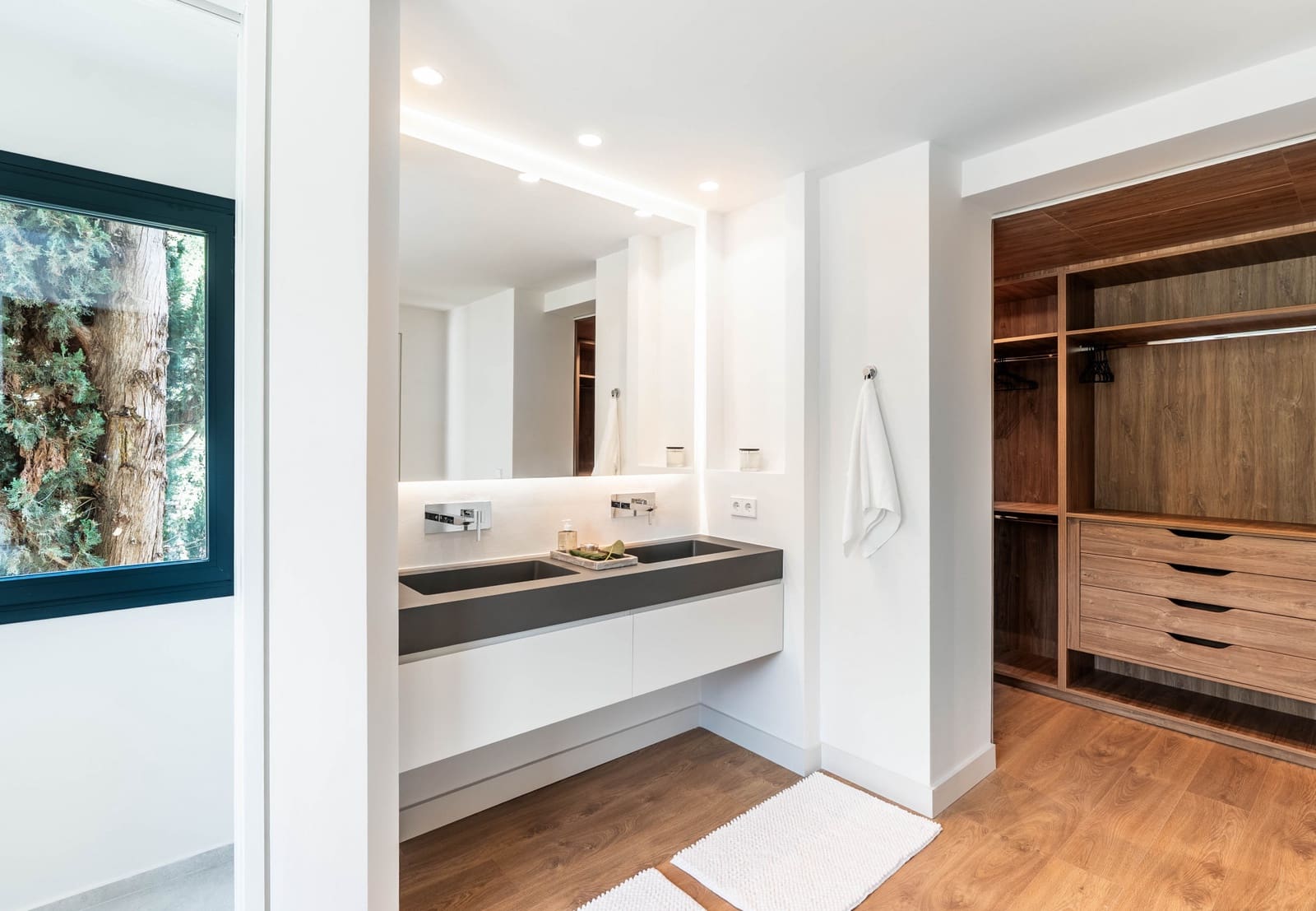 4 soveværelse Villa til salg i Nueva Andalucia med swimmingpool garage - € 2.950.000 (Ref: 8880082)