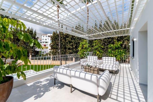 4 soveværelse Villa til salg i Los Naranjos, Marbella med swimmingpool garage - € 2.950.000 (Ref: 8880082)