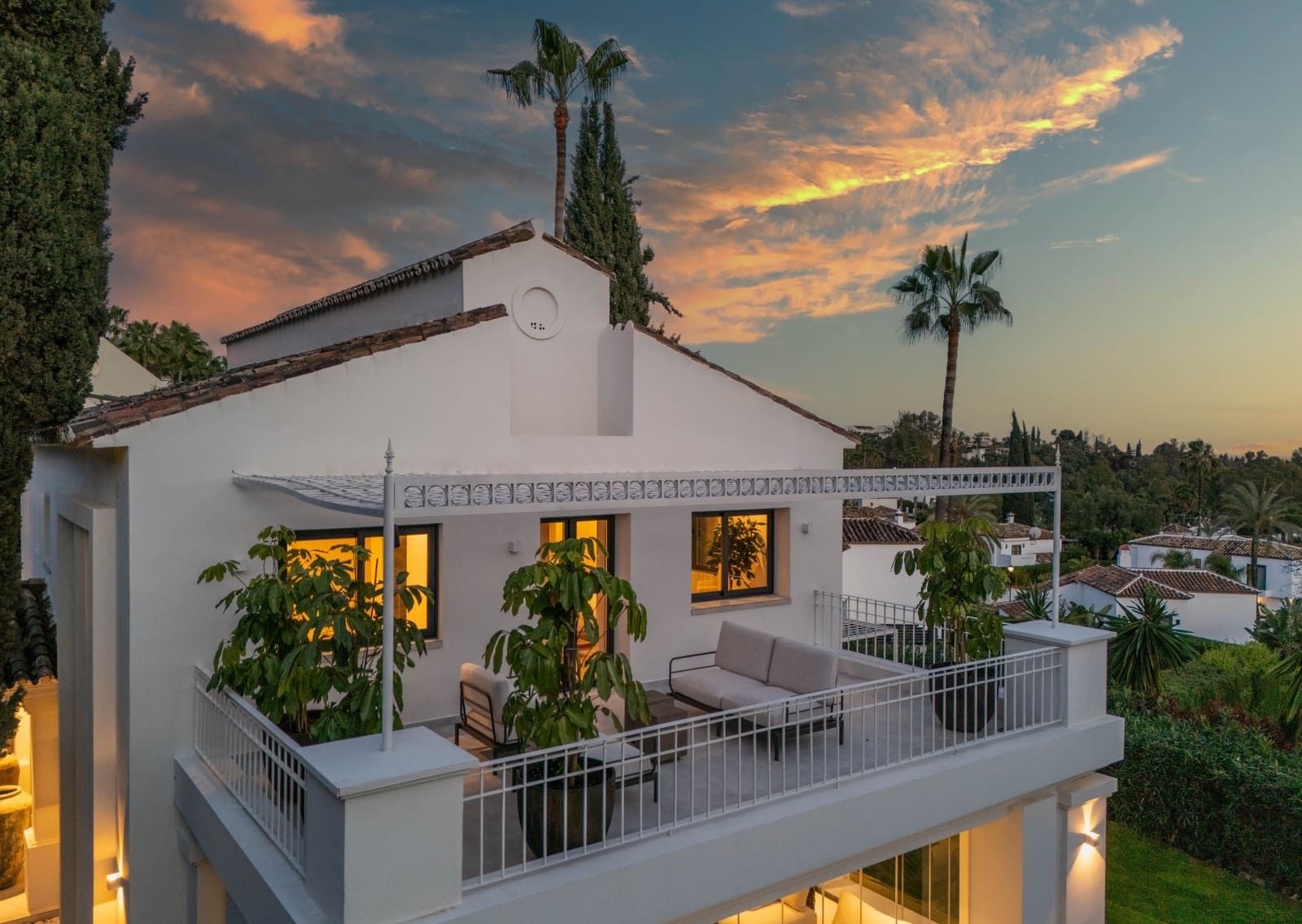 4 soveværelse Villa til salg i Nueva Andalucia med swimmingpool garage - € 2.950.000 (Ref: 8880082)