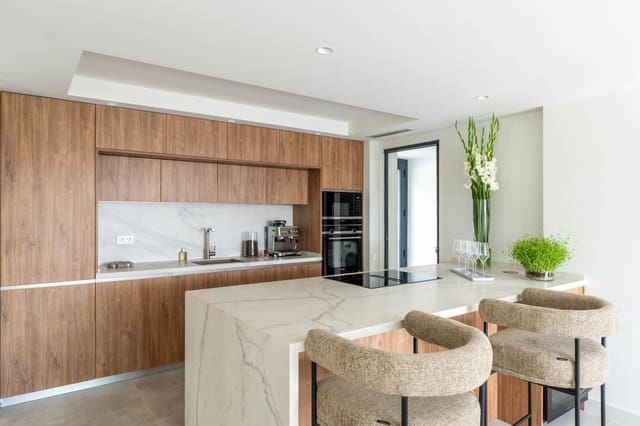 4 soveværelse Villa til salg i Los Naranjos, Marbella med swimmingpool garage - € 2.950.000 (Ref: 8880082)