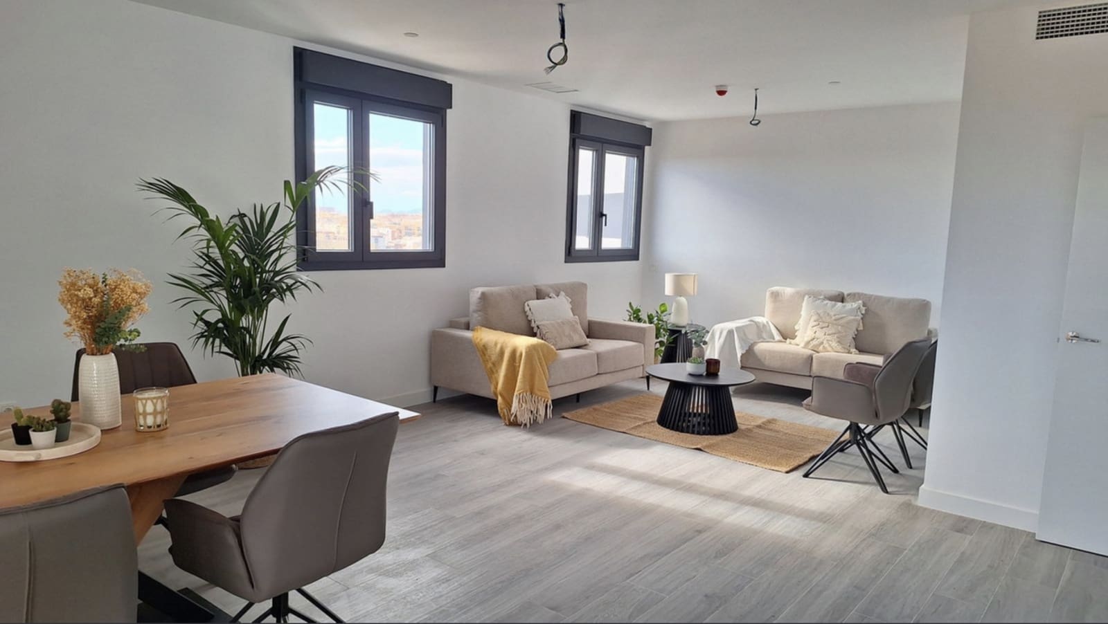 2 sovrum Lägenhet till salu i Malaga stad med pool - 865 000 € (Ref: 8880083)