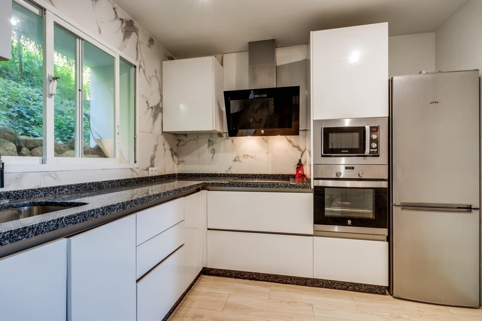 3 quarto Apartamento para venda em La Quinta com piscina - 490 000 € (Ref: 8880084)