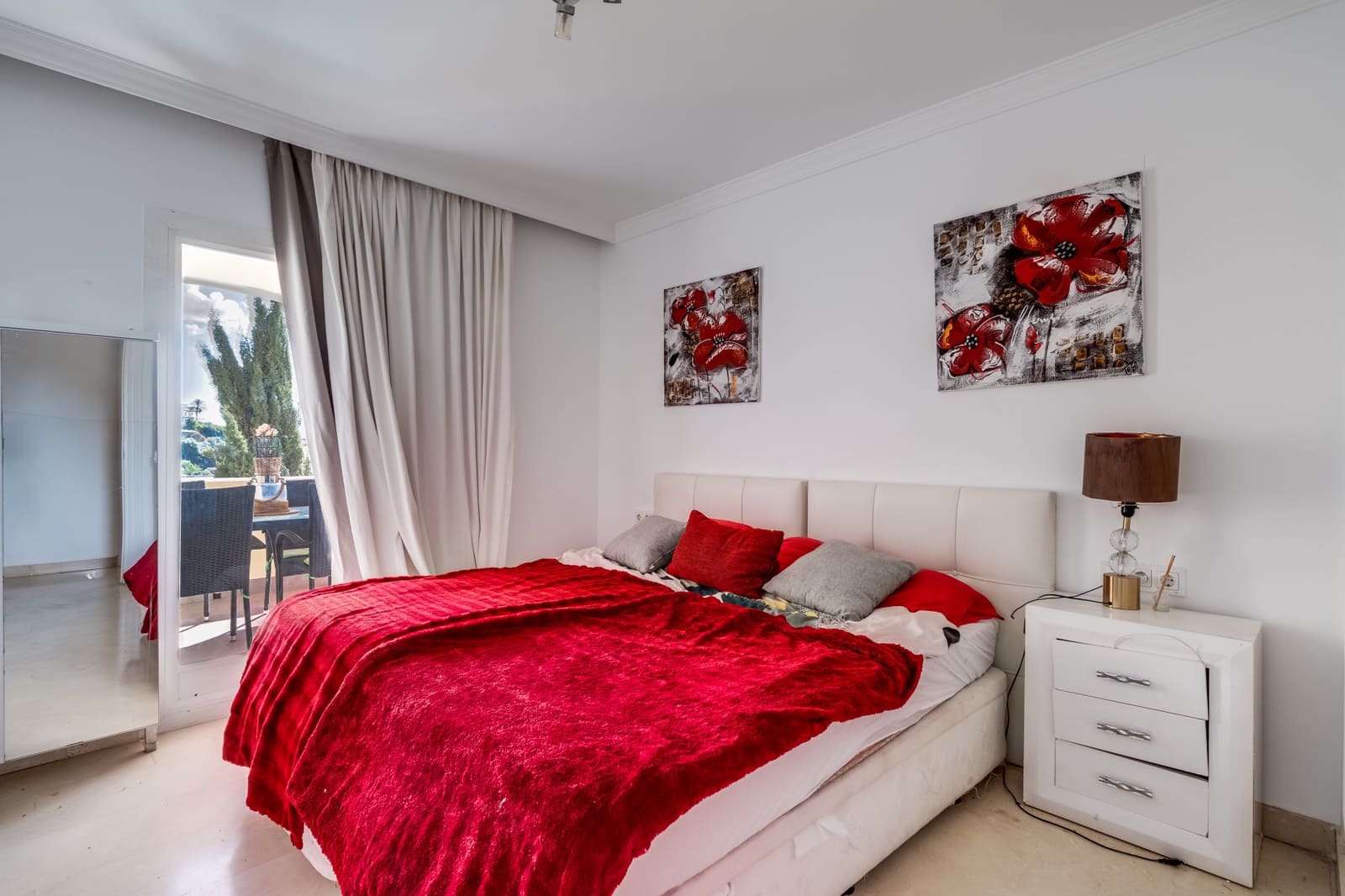 3 quarto Apartamento para venda em La Quinta com piscina - 490 000 € (Ref: 8880084)