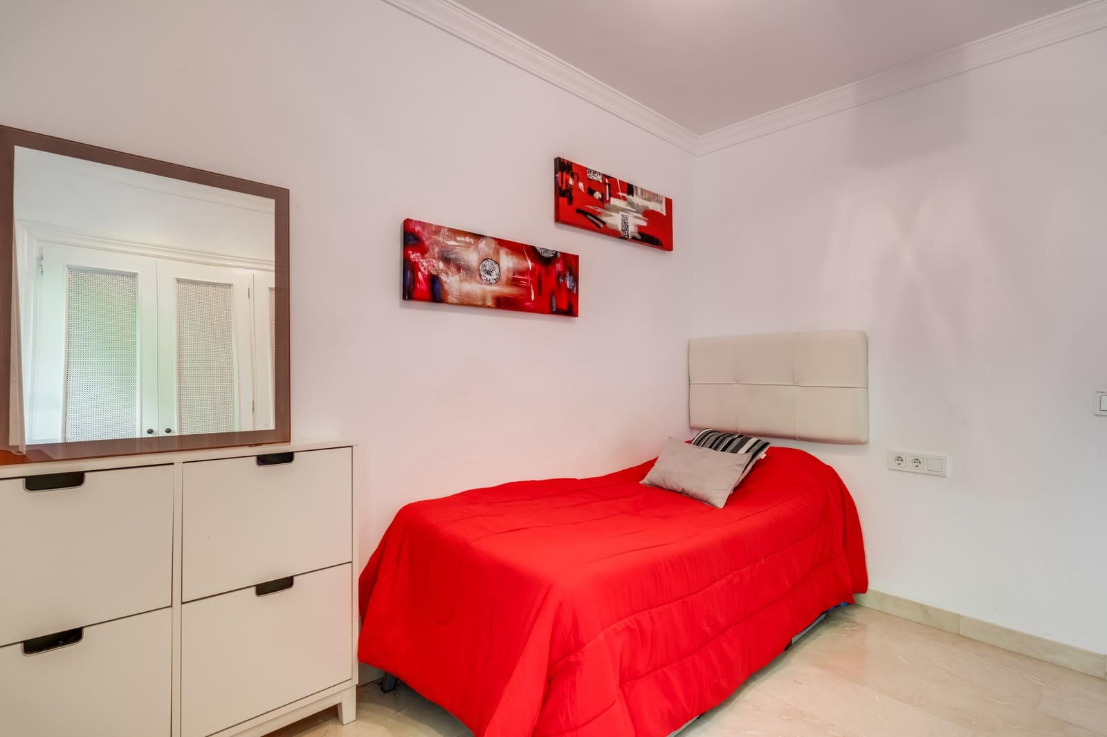 3 quarto Apartamento para venda em La Quinta com piscina - 490 000 € (Ref: 8880084)