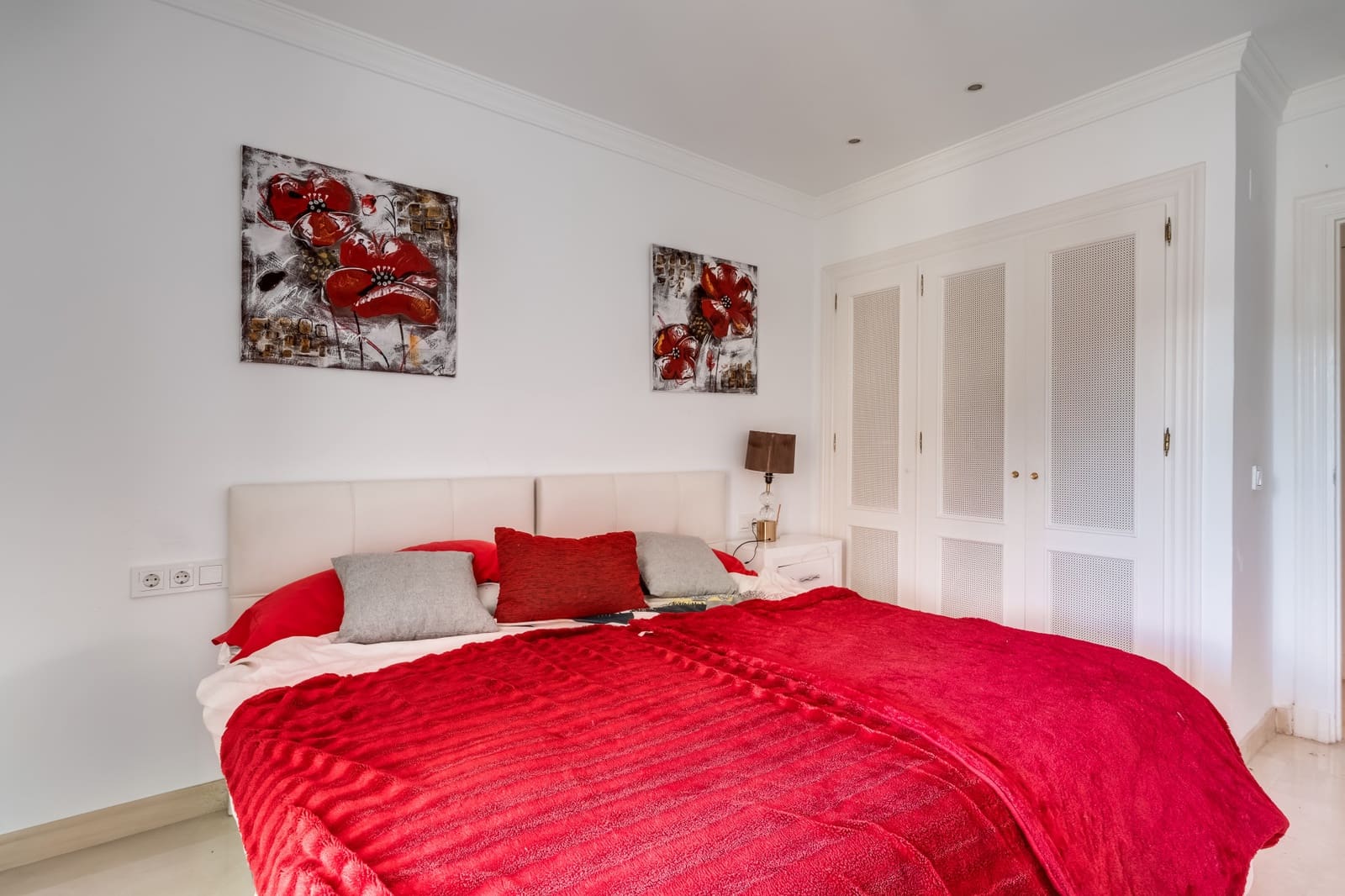 3 quarto Apartamento para venda em La Quinta com piscina - 490 000 € (Ref: 8880084)