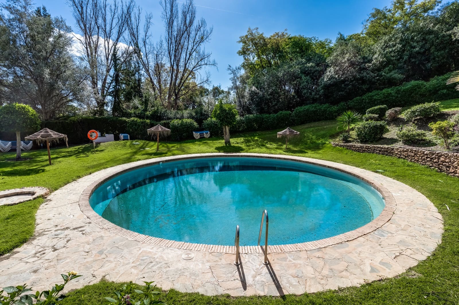 3 quarto Apartamento para venda em La Quinta com piscina - 490 000 € (Ref: 8880084)