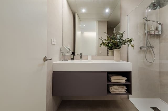 4 sypialnia Penthouse na sprzedaż w Marbella z basenem garażem - 1 190 000 € (Ref: 8881500)