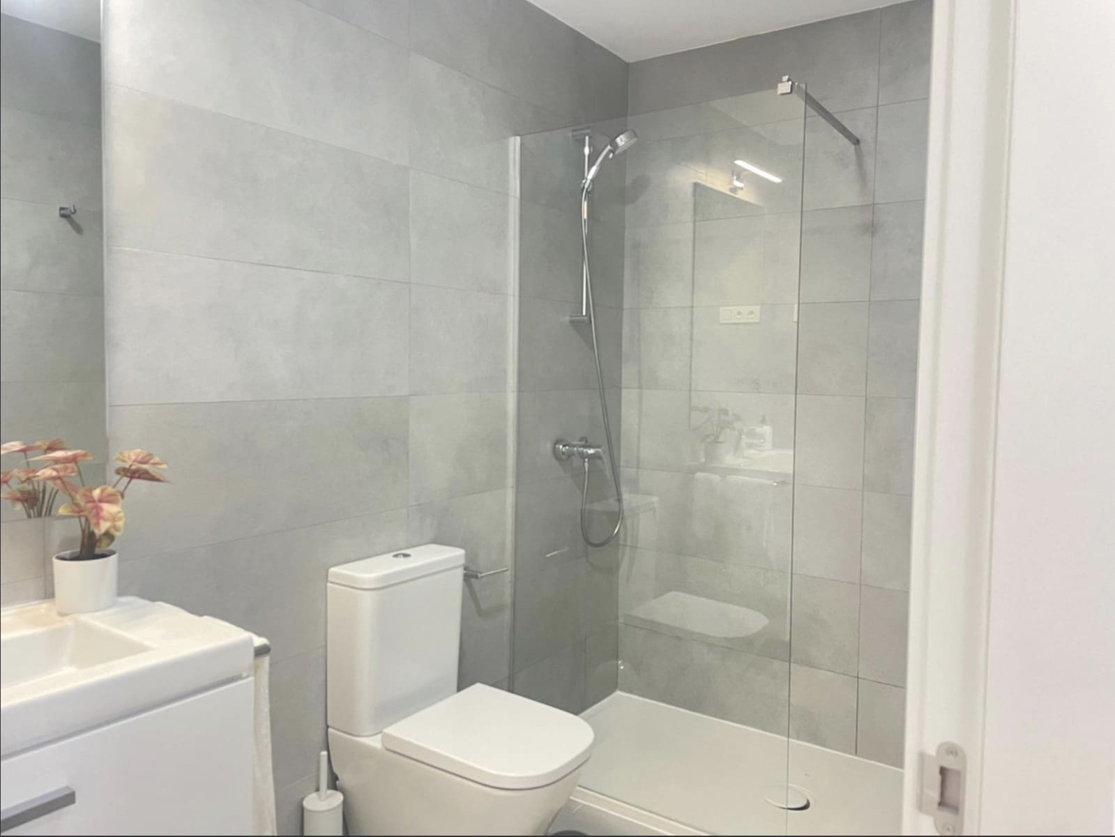 3 sovrum Lägenhet till salu i Malaga stad med pool garage - 1 100 000 € (Ref: 8884261)