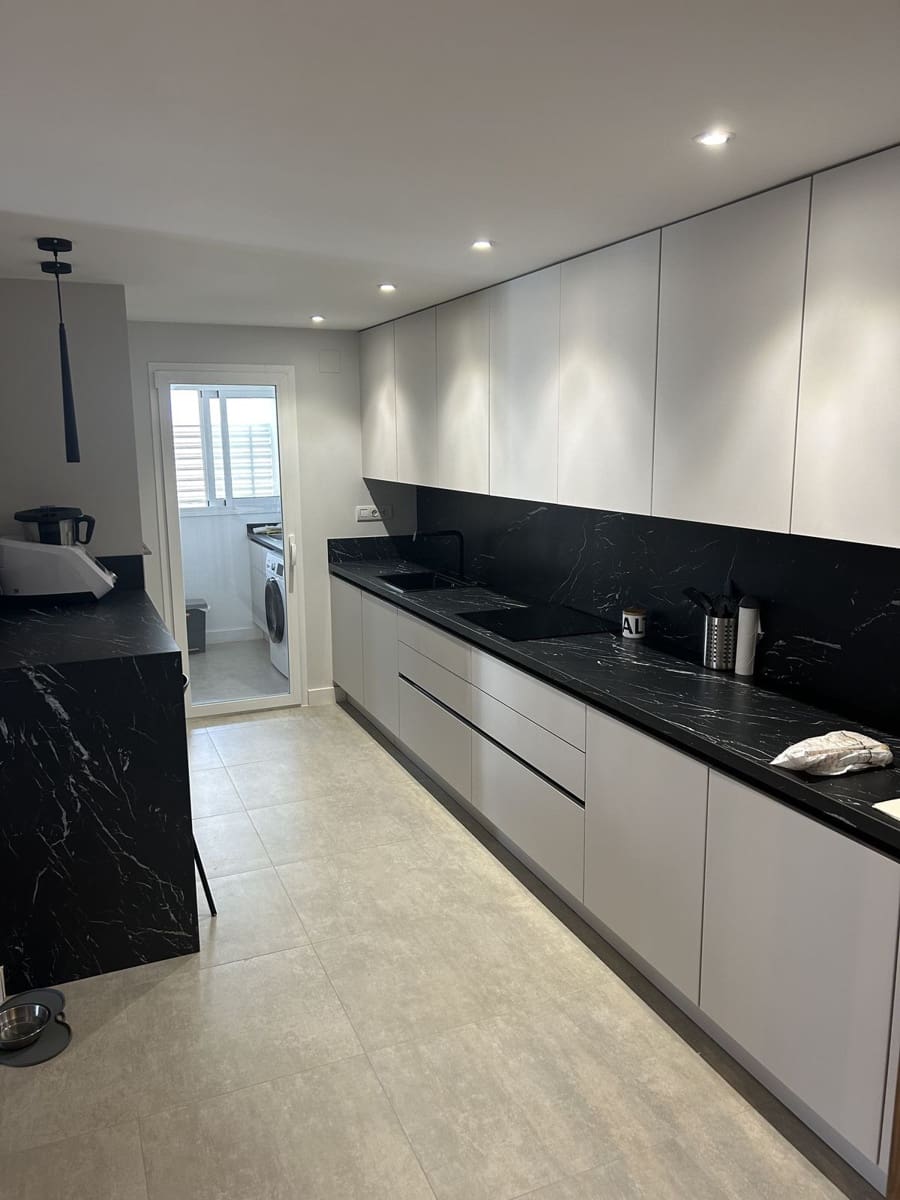 3 bedroom Apartment for sale in Marbella with pool garage - € 650,000 (Ref: 8884262)