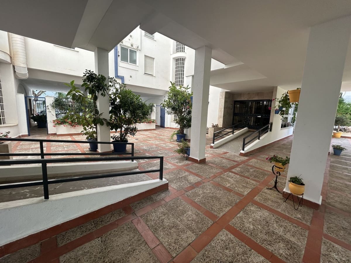 3 bedroom Apartment for sale in Marbella with pool garage - € 650,000 (Ref: 8884262)