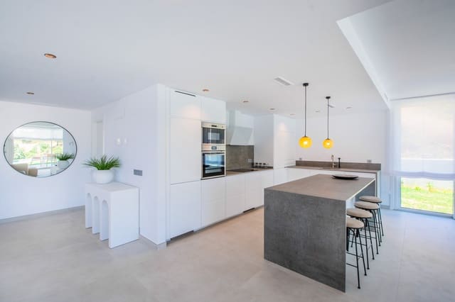 3 soverom Villa til salgs i Marbella med svømmebasseng garasje - € 1 600 000 (Ref: 8884264)