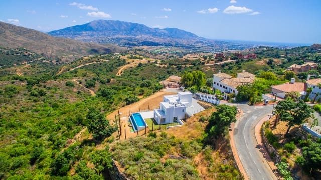 3 sypialnia Willa na sprzedaż w Marbella z basenem garażem - 1 600 000 € (Ref: 8884264)