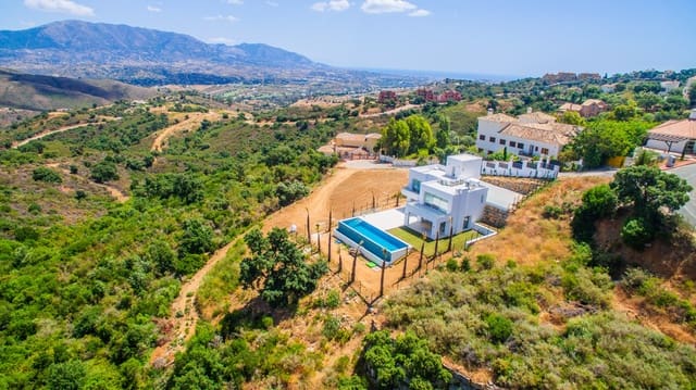 3 sypialnia Willa na sprzedaż w Marbella z basenem garażem - 1 600 000 € (Ref: 8884264)