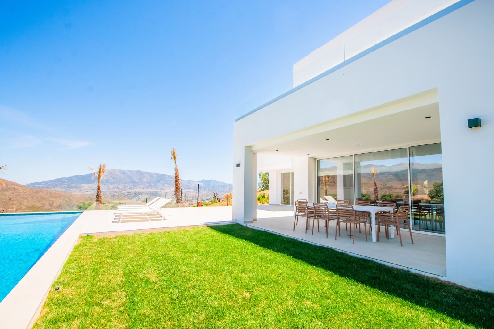 Chalet de 3 habitaciones en Marbella en venta con piscina garaje - 1.600.000 € (Ref: 8884264)