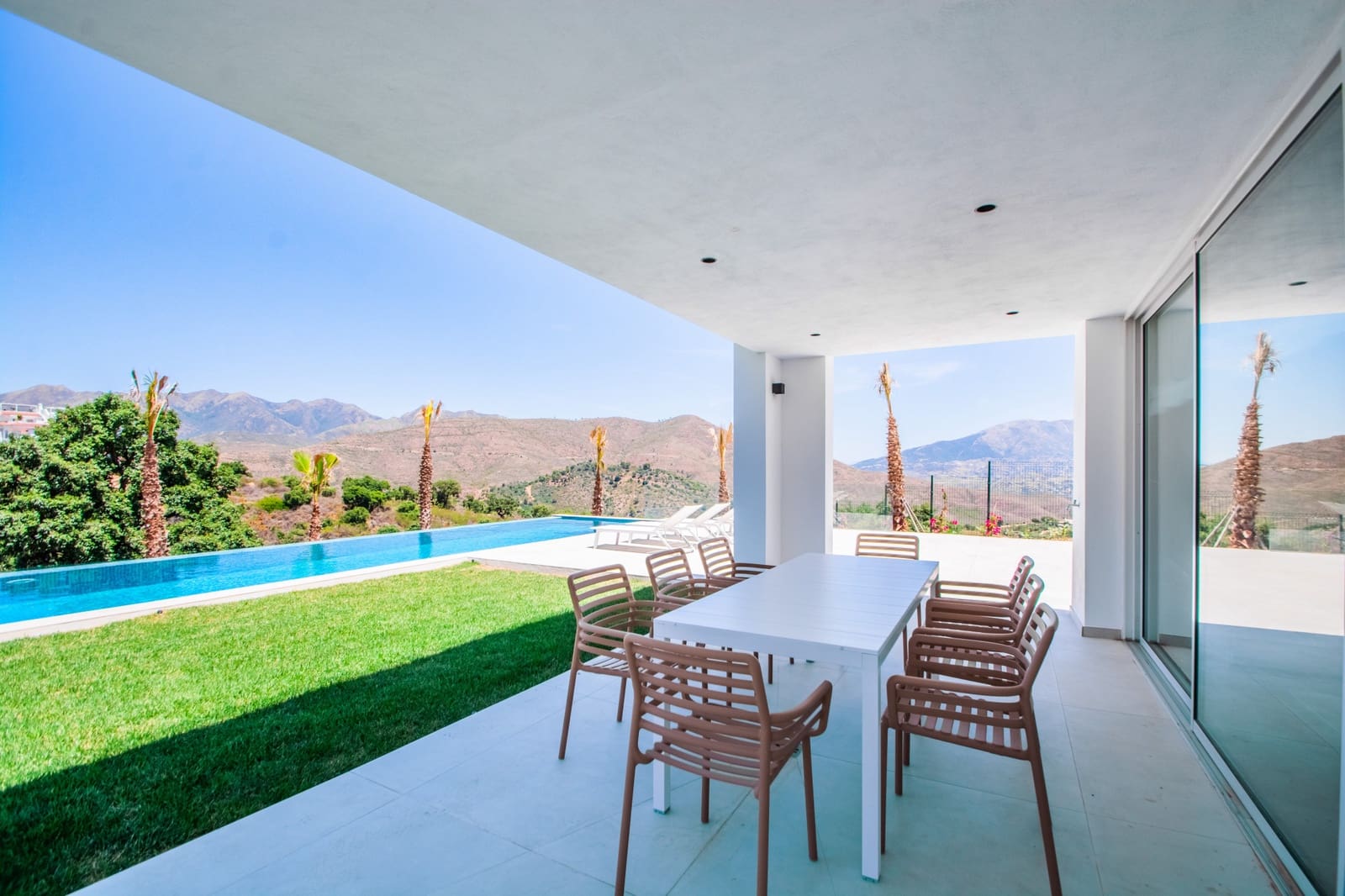 Chalet de 3 habitaciones en Marbella en venta con piscina garaje - 1.600.000 € (Ref: 8884264)