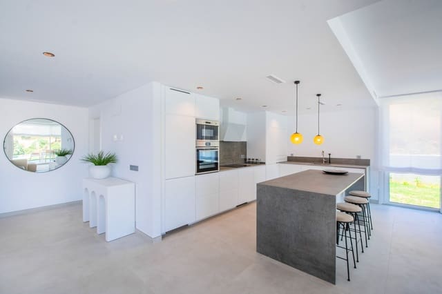 3 sypialnia Willa na sprzedaż w Marbella z basenem garażem - 1 600 000 € (Ref: 8884264)