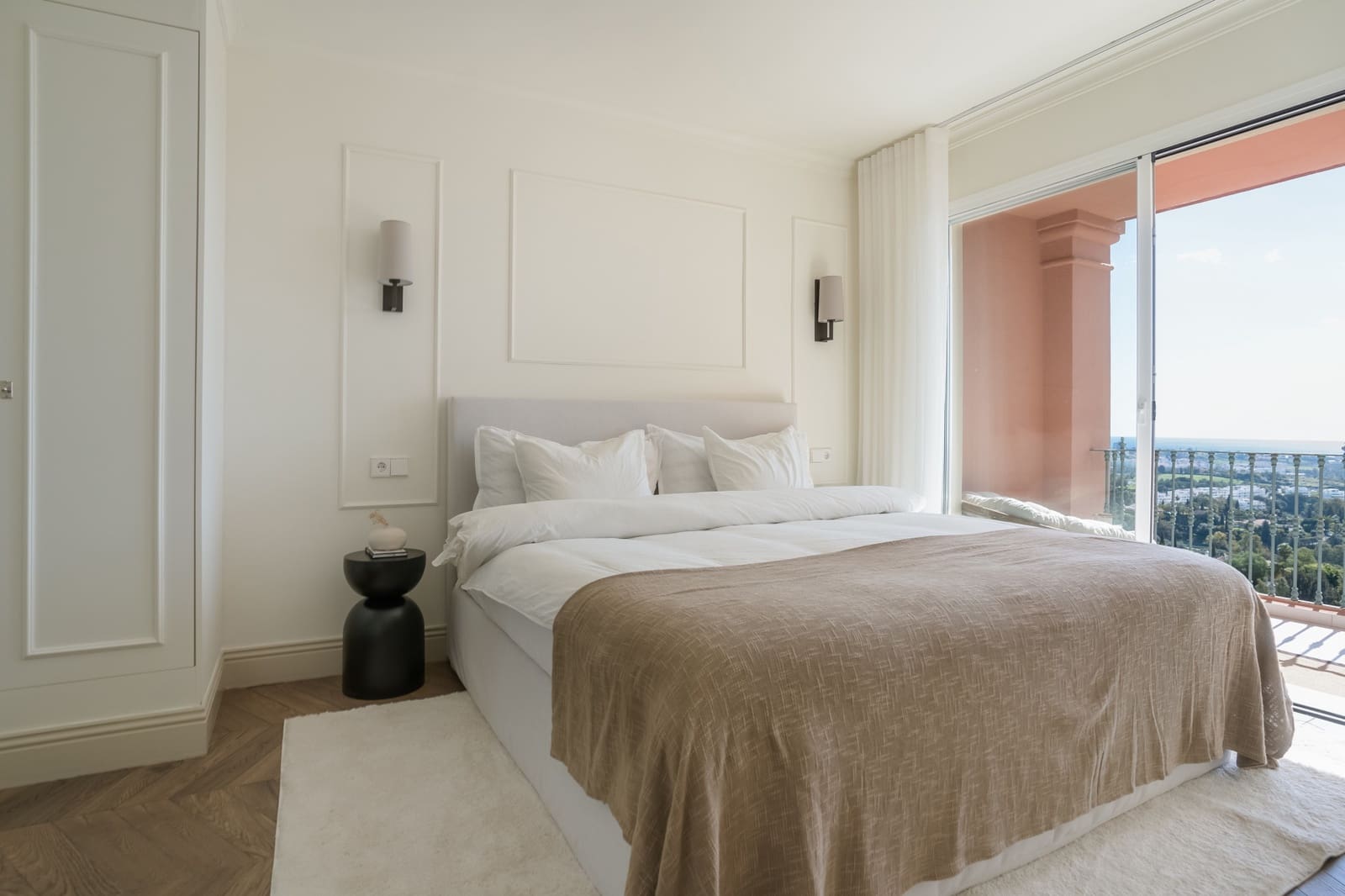 4 sypialnia Apartament na sprzedaż w Monte Halcones z basenem garażem - 1 295 000 € (Ref: 8892959)