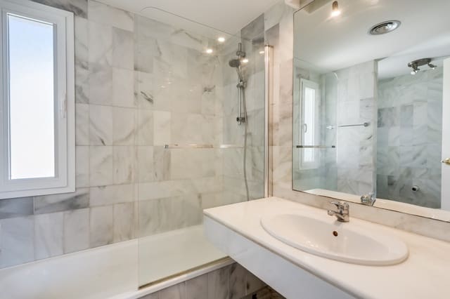 3 bedroom Penthouse for sale in La Dama de Noche - La Alzambra, Marbella with pool - € 650,000 (Ref: 8894661)