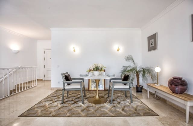 Casa de 3 habitaciones en Marbella en venta con piscina garaje - 799.000 € (Ref: 8899990)