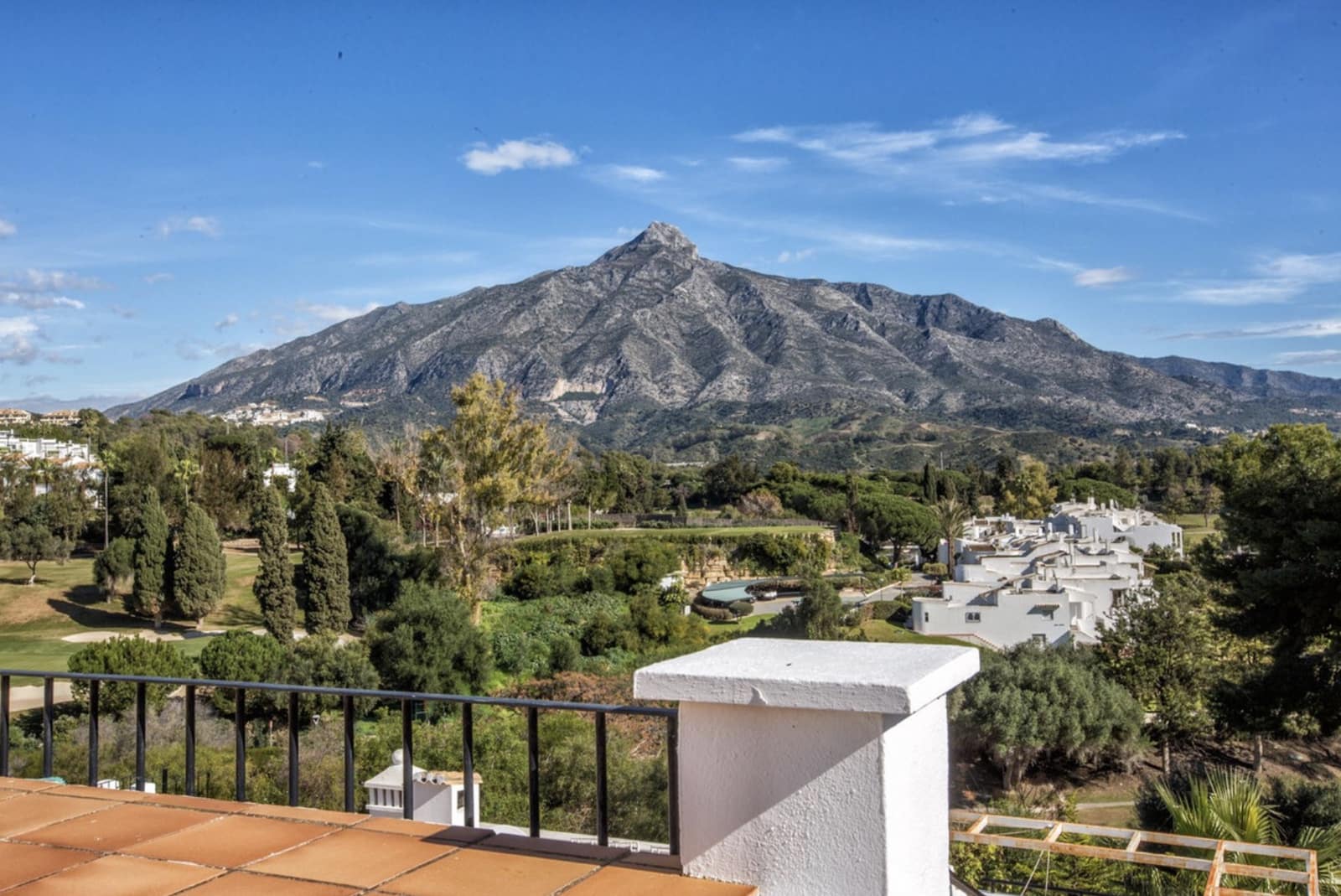 Casa de 3 habitaciones en Marbella en venta con piscina garaje - 799.000 € (Ref: 8899990)