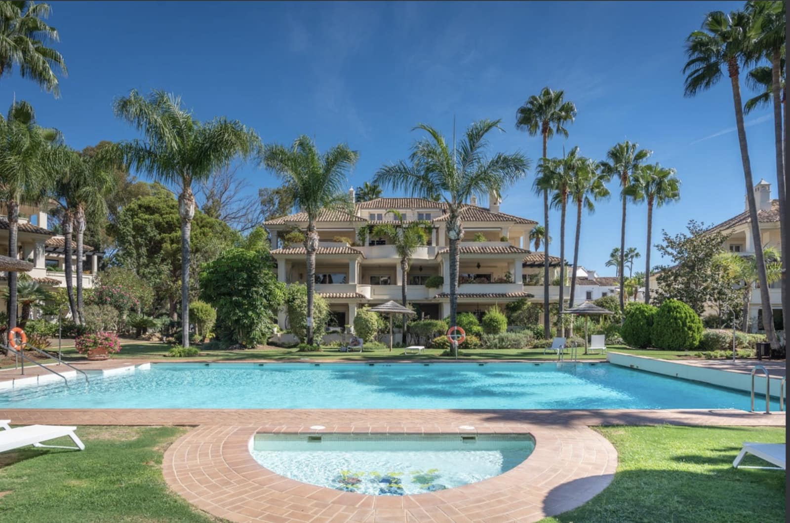 3 sovrum Takvåning till salu i Nueva Andalucia med pool garage - 1 500 000 € (Ref: 8902093)