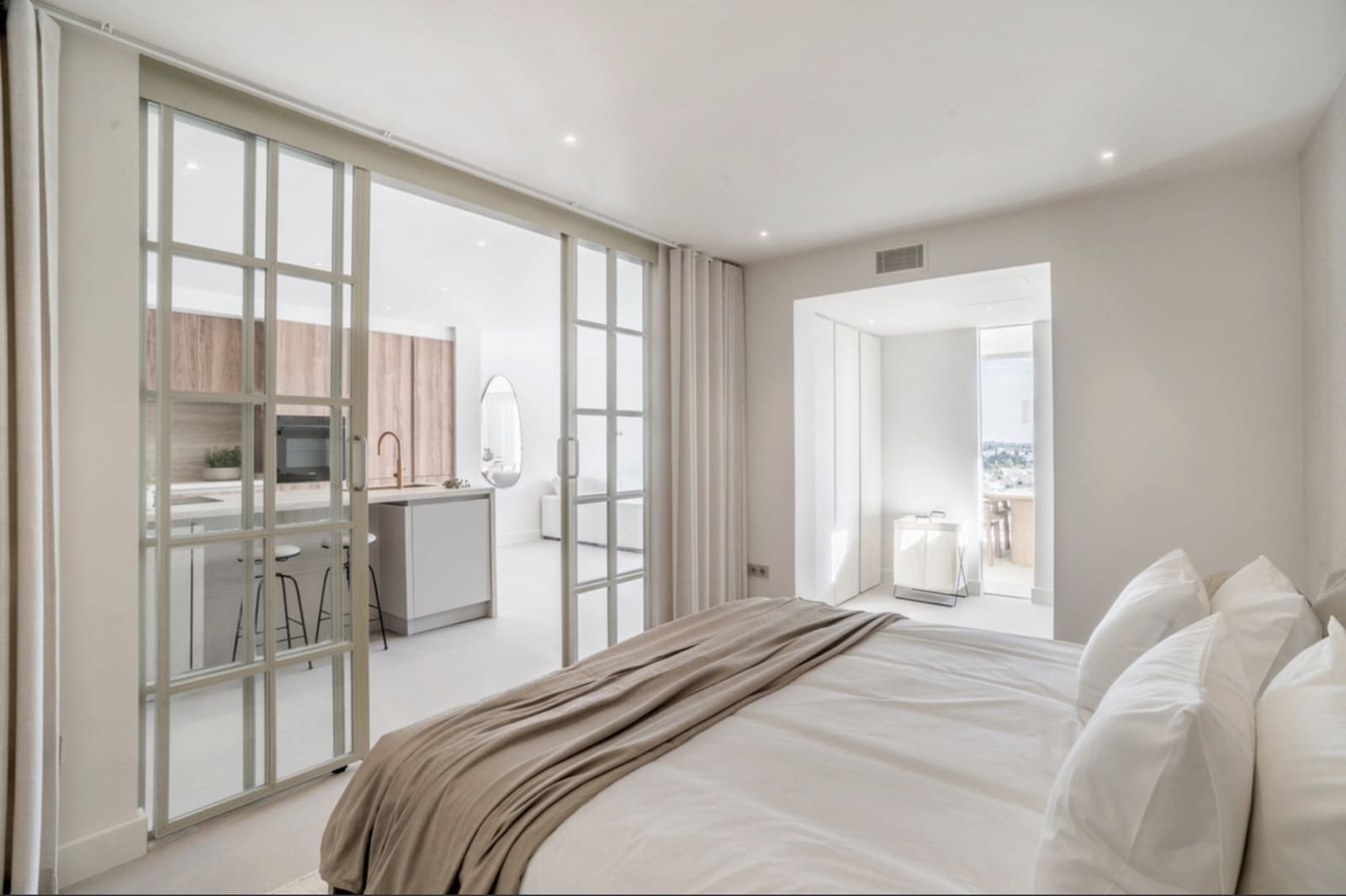 3 slaapkamer Appartement te koop in Nueva Andalucia met zwembad garage - € 1.185.000 (Ref: 8902096)