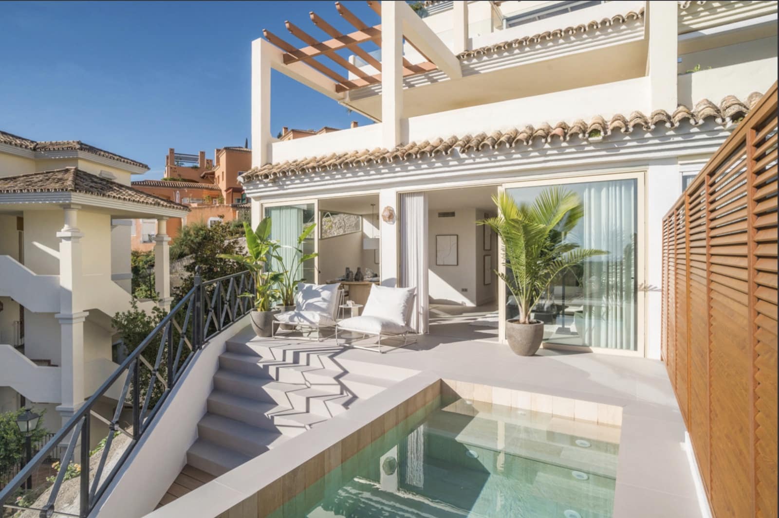 3 slaapkamer Appartement te koop in Nueva Andalucia met zwembad garage - € 1.185.000 (Ref: 8902096)
