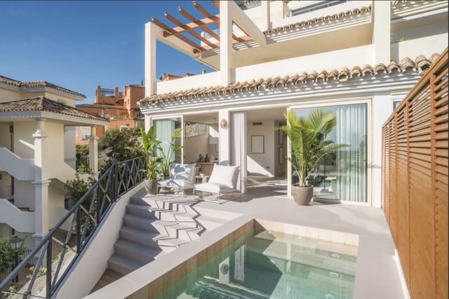 3 makuuhuone Huoneisto myytävänä paikassa Nueva Andalucia, Marbella mukana uima-altaan 
autotalli - 1 185 000 € (Ref: 8902096)