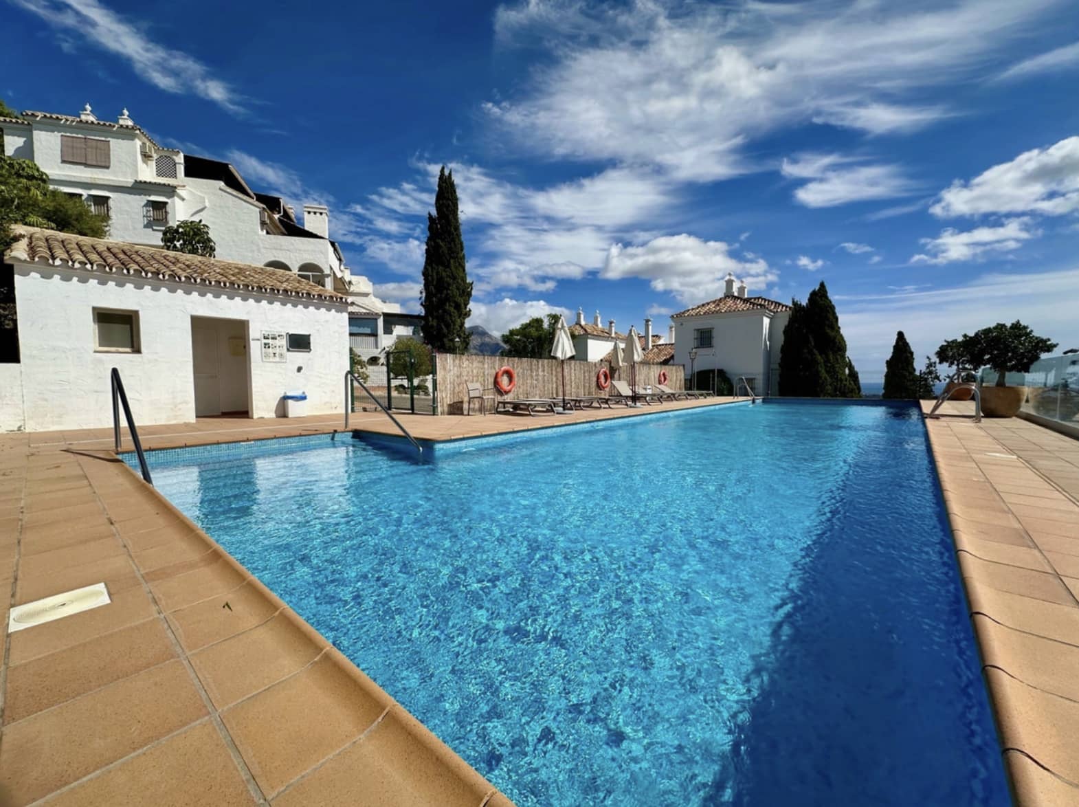 2 makuuhuone Huoneisto myytävänä paikassa Benahavis mukana uima-altaan 
autotalli - 650 000 € (Ref: 8905423)