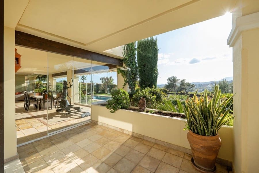 3 bedroom Apartment for sale in Nueva Andalucia with pool garage - € 2,500,000 (Ref: 8912817)