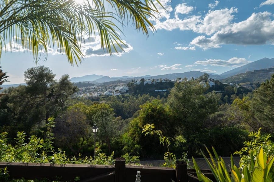 3 bedroom Apartment for sale in Nueva Andalucia with pool garage - € 2,500,000 (Ref: 8912817)