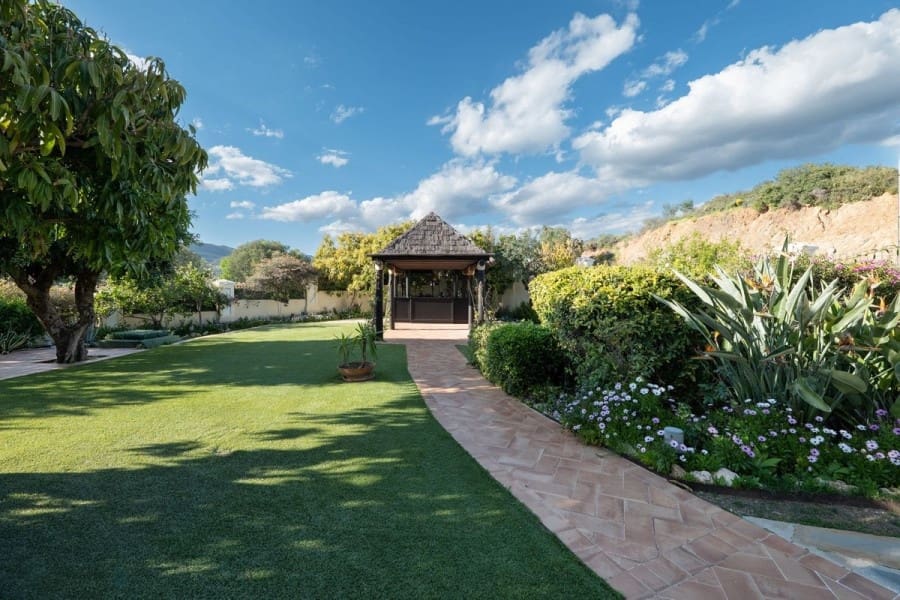 3 bedroom Apartment for sale in Nueva Andalucia with pool garage - € 2,500,000 (Ref: 8912817)