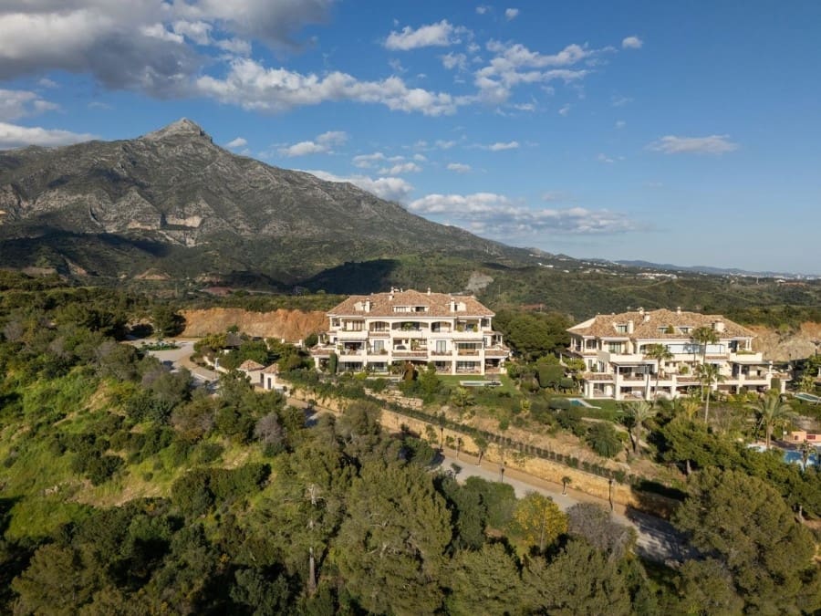 3 bedroom Apartment for sale in Nueva Andalucia with pool garage - € 2,500,000 (Ref: 8912817)