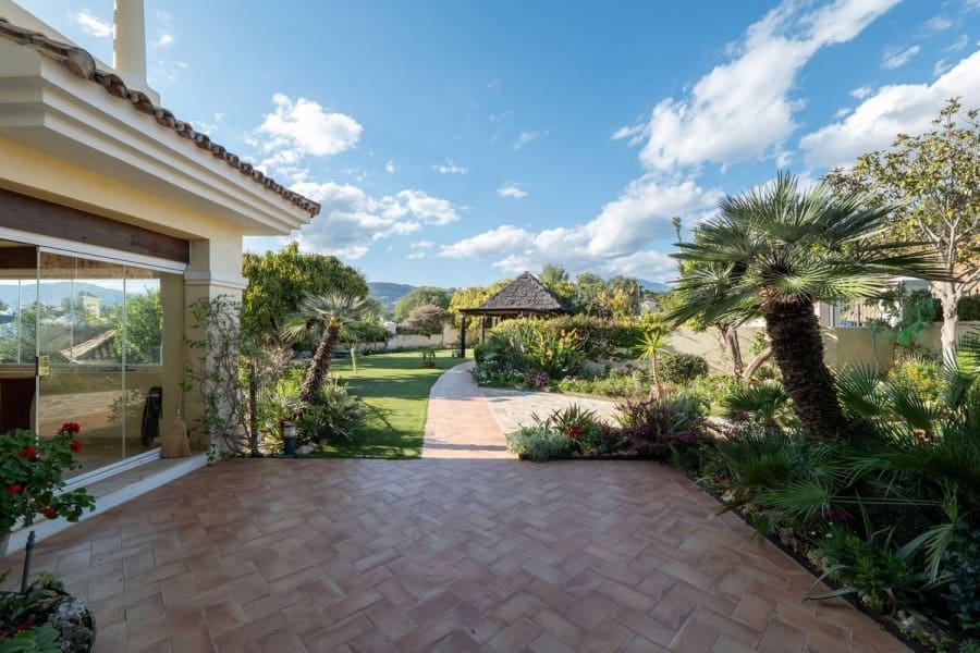 3 bedroom Apartment for sale in Nueva Andalucia with pool garage - € 2,500,000 (Ref: 8912817)