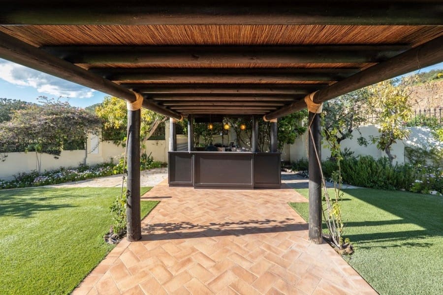 3 bedroom Apartment for sale in Nueva Andalucia with pool garage - € 2,500,000 (Ref: 8912817)