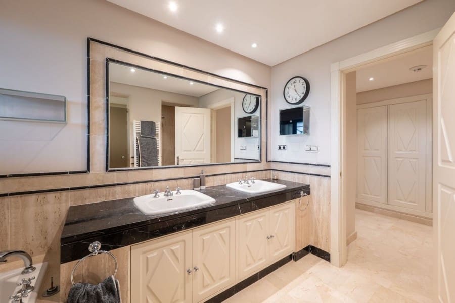 3 bedroom Apartment for sale in Nueva Andalucia with pool garage - € 2,500,000 (Ref: 8912817)