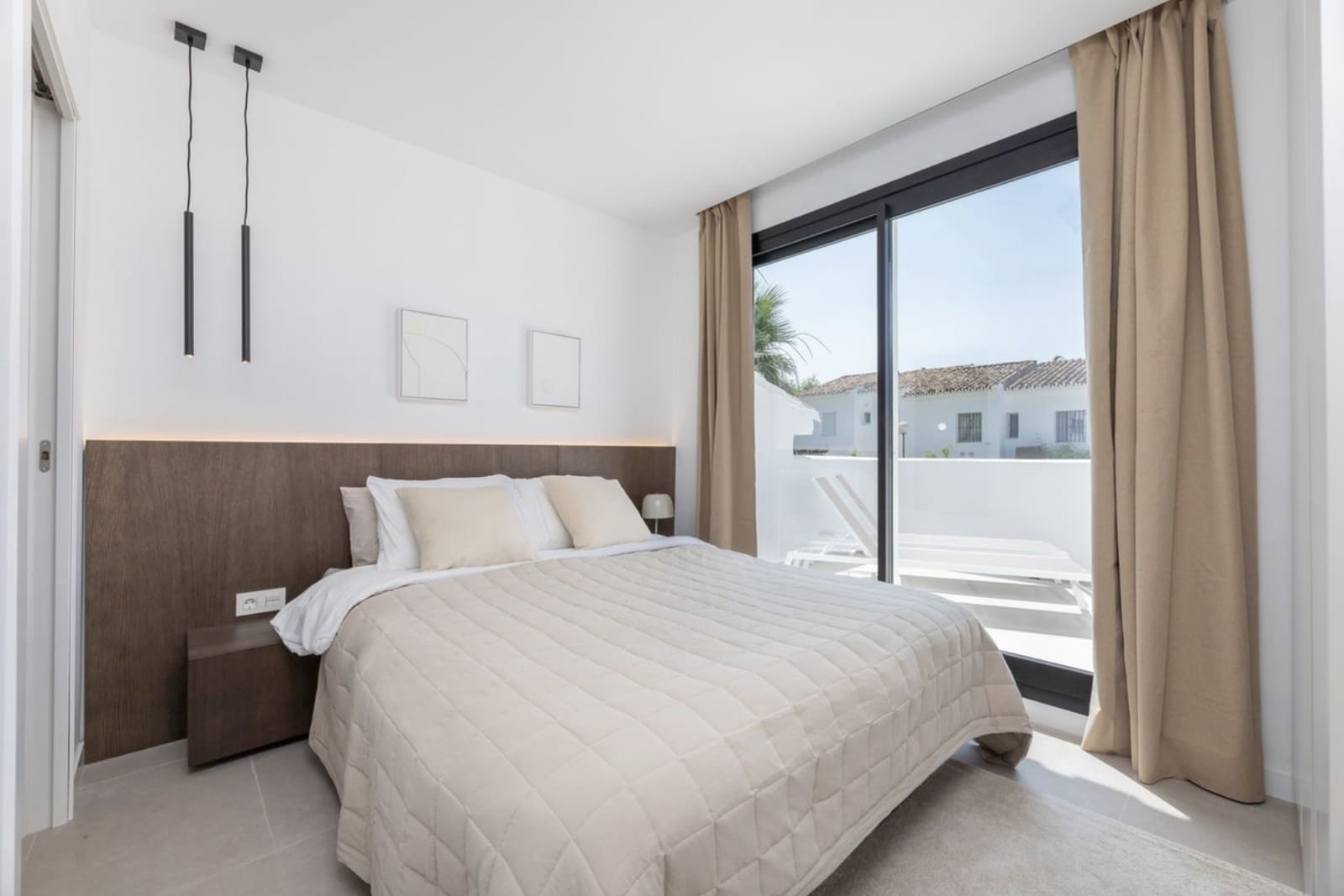 3 slaapkamer Huis te koop in Nueva Andalucia met zwembad garage - € 895.000 (Ref: 8915159)