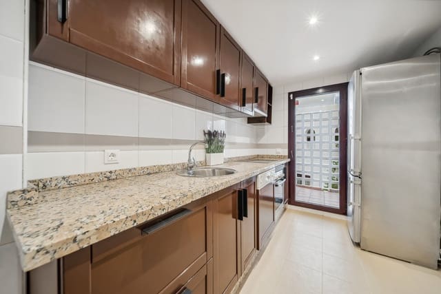 2 sovrum Lägenhet till salu i Nueva Andalucía Centro, Marbella med pool garage - 560 000 € (Ref: 8915161)