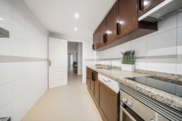 2 sovrum Lägenhet till salu i Nueva Andalucía Centro, Marbella med pool garage - 560 000 € (Ref: 8915161)