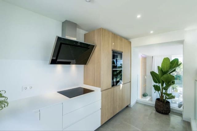 2 soverom Hus til salgs i Marbella med svømmebasseng garasje - € 1 499 000 (Ref: 8918142)