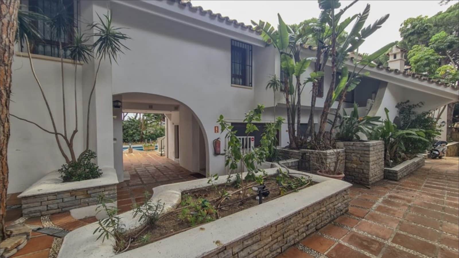 9 bedroom Villa for sale in Marbella with pool garage - € 3,800,000 (Ref: 8918144)