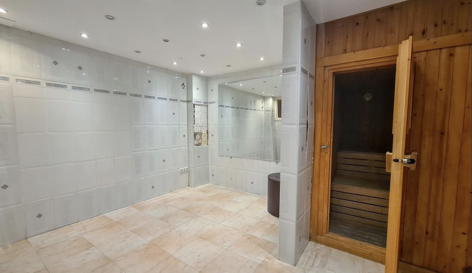 9 bedroom Villa for sale in Marbella with pool garage - € 3,800,000 (Ref: 8918144)